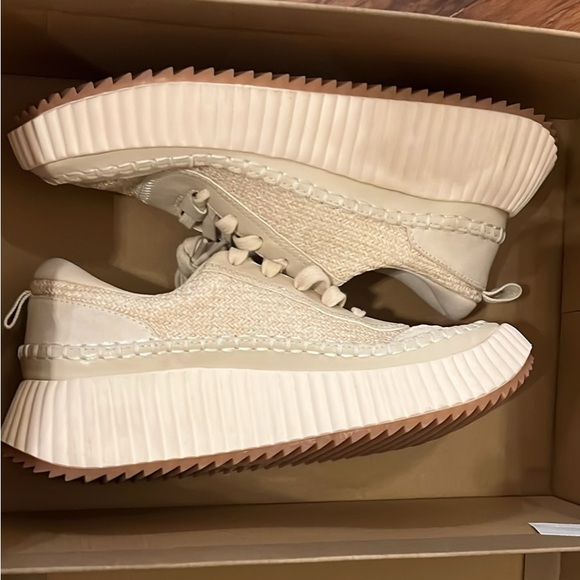 Dolce Vita Dannis ivory sneakers size 6.5
Cream color - Picture 5 of 9